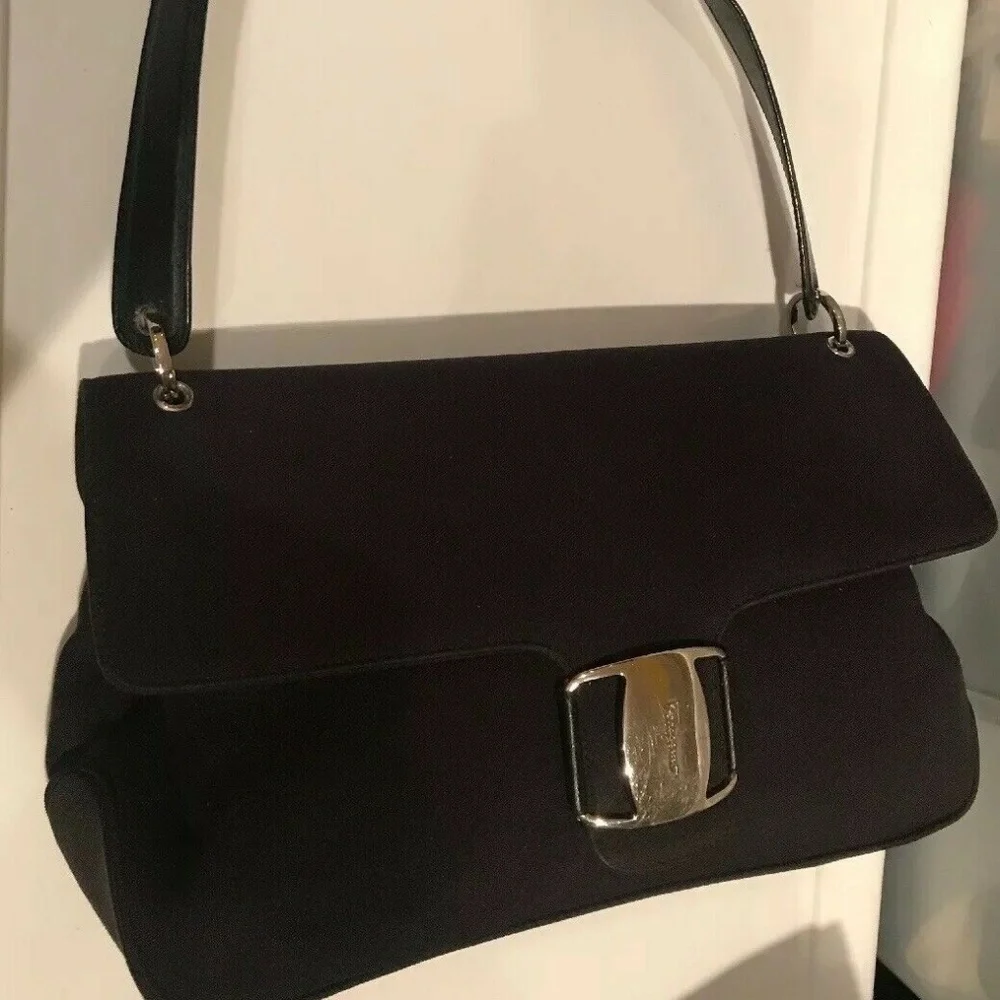 Salvatore Ferragamo Vara Black Shoulder Bag